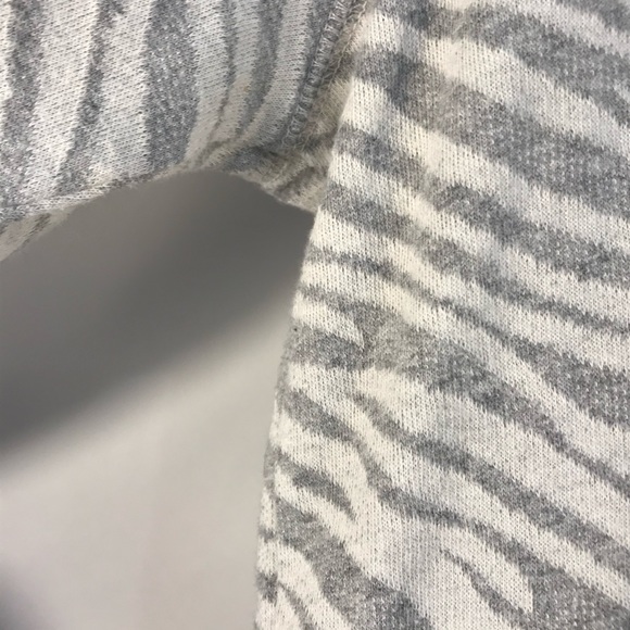 Banana Republic Sweater Zebra Print Grey White Size Large - Picture 5 of 6